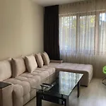 Botanica Prime Apartment Warna